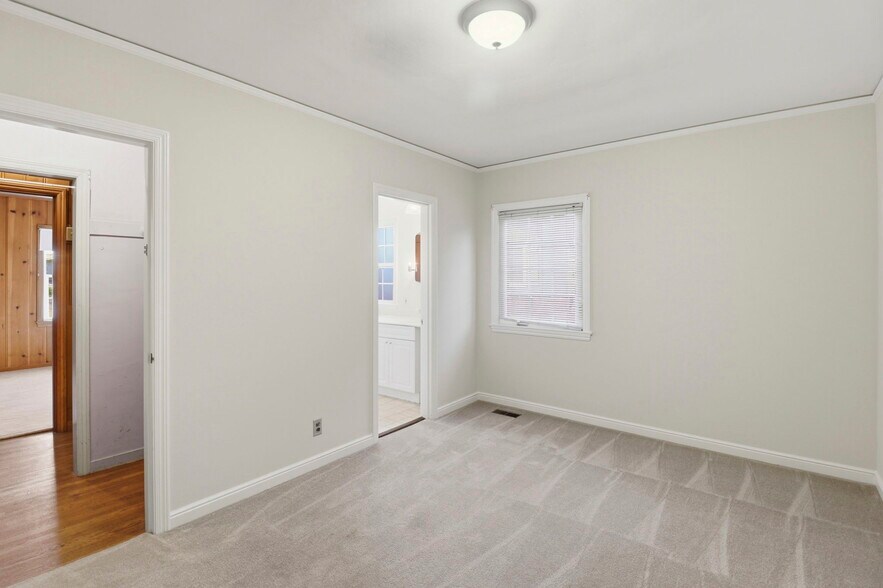 Building Photo - 740 Laurel Ave