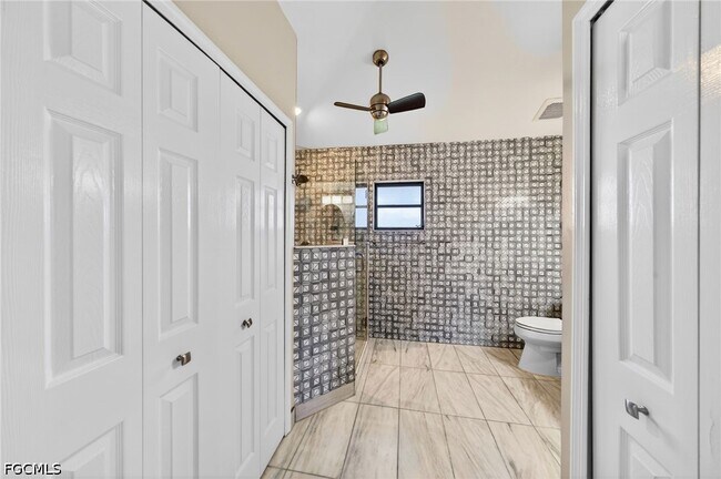 Building Photo - 305 SE 19th Terrace