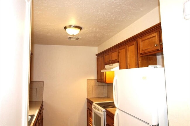 Building Photo - 118 NE 12th St