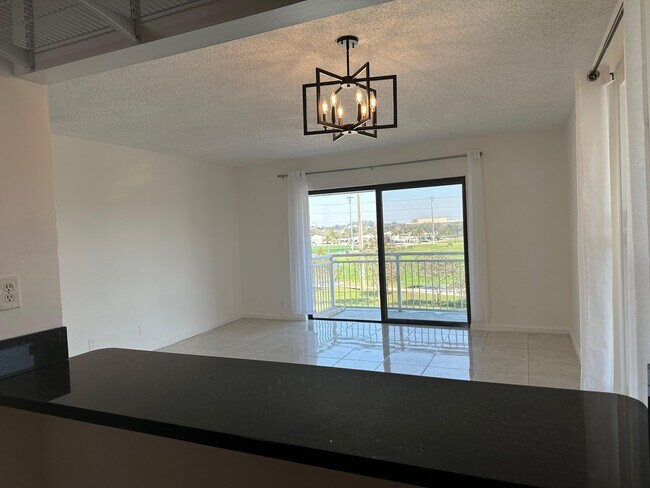 Building Photo - 505 S Pine Island Rd