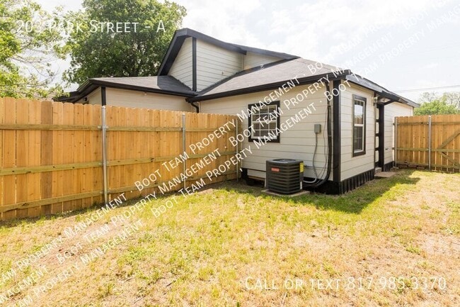 Building Photo - 203 Park St