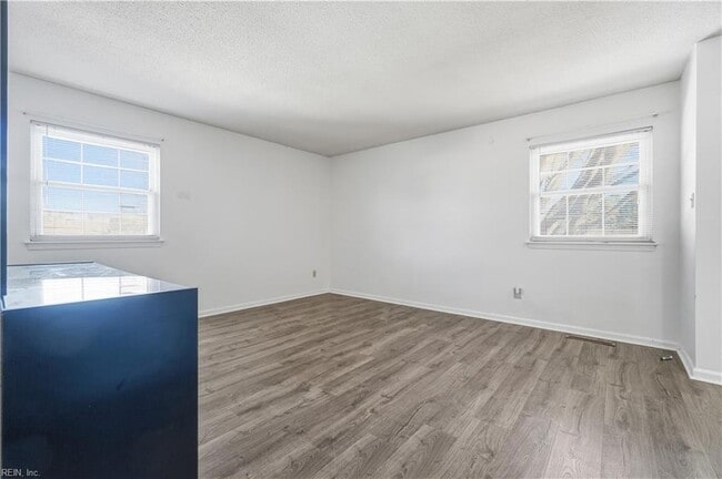 Building Photo - 912 Amherst Ln