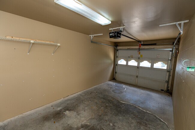 Building Photo - 12040 Summergate Cir
