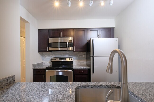 Building Photo - Renovated Entry Level - Castle Harbour Con...