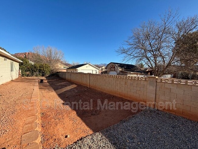 Building Photo - 773 S 220 E Cir