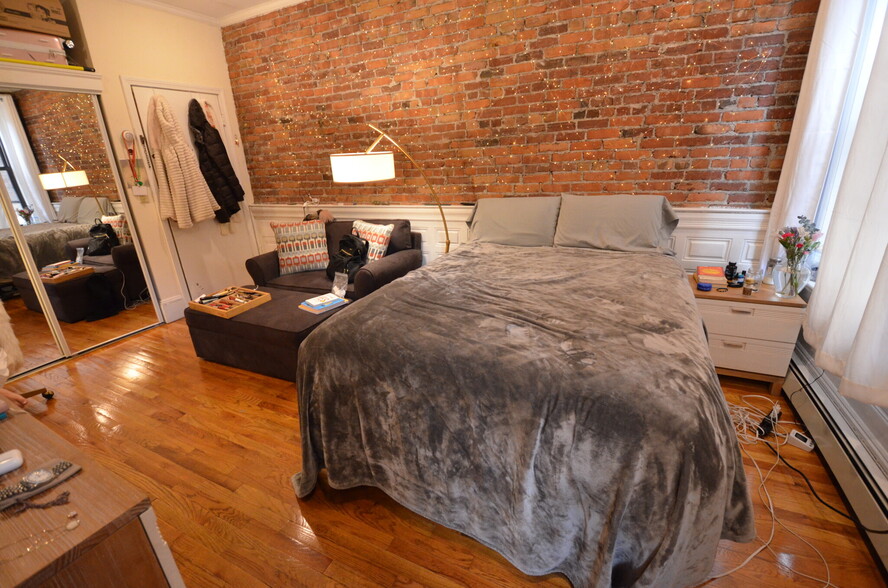 Building Photo - 407 Marlborough St