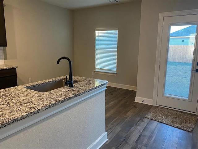 Building Photo - 312 Lone Wolf Trl