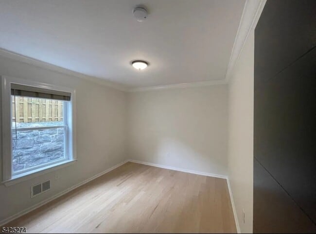 Building Photo - 40 Grant St