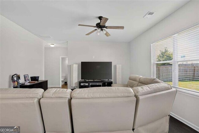 Building Photo - 616 Blue Ash Ct