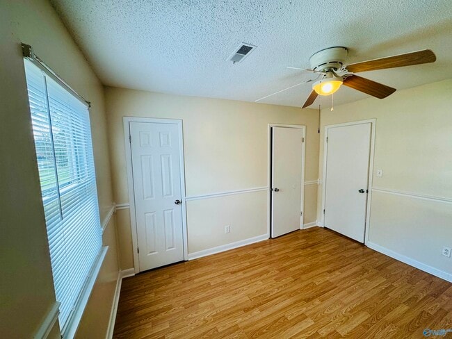 Building Photo - 13900 SW Wyandotte Dr