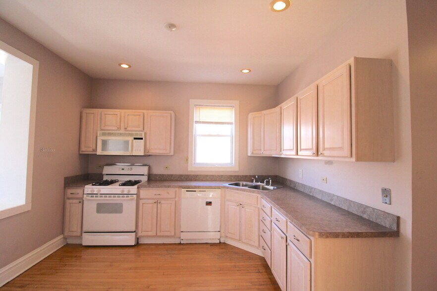 Building Photo - 4426 N Whipple St