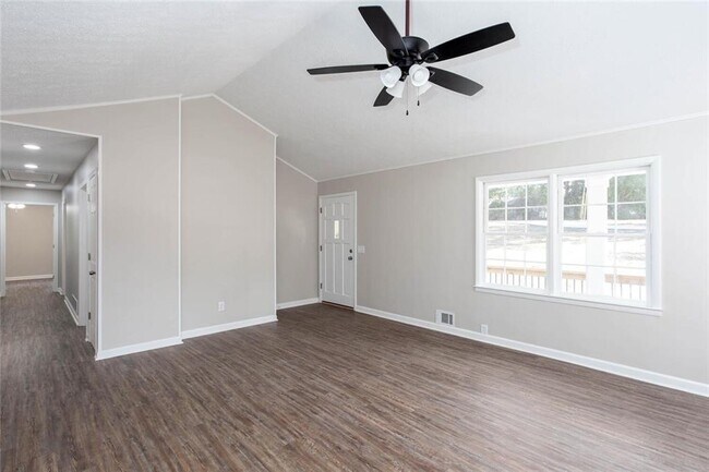 Building Photo - 2099 Scott Rd