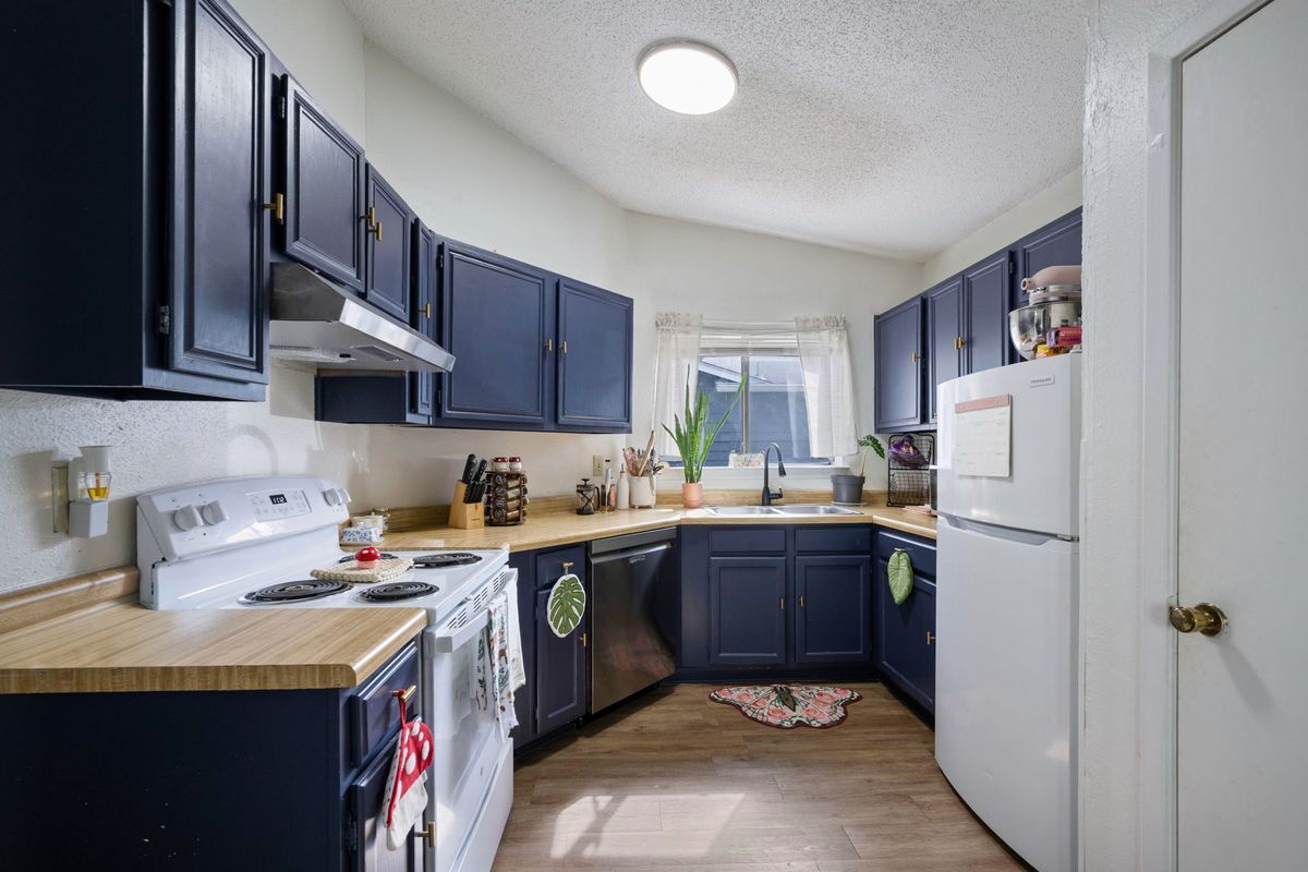 Building Photo - 8317 Forest Ridge Dr