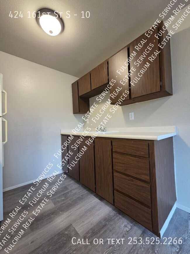 Building Photo - 424 161st St S