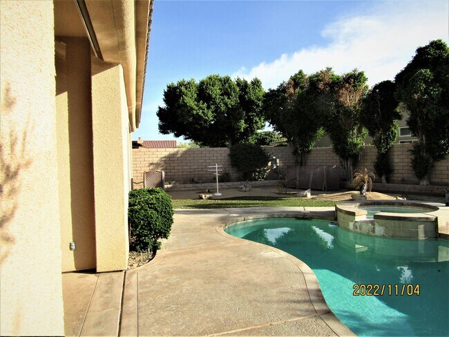 Building Photo - 82487 Bogart Dr