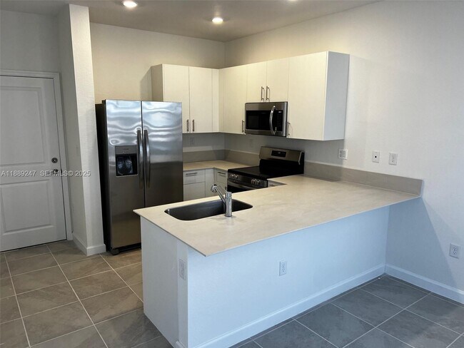 Building Photo - 2651 SE 24th Dr