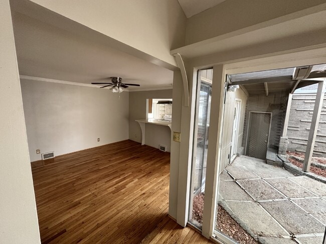 Building Photo - AVAILABLE JULY! Student Housing near DU Campus!