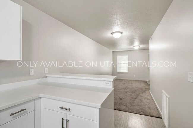 Building Photo - 1080 W 965 N