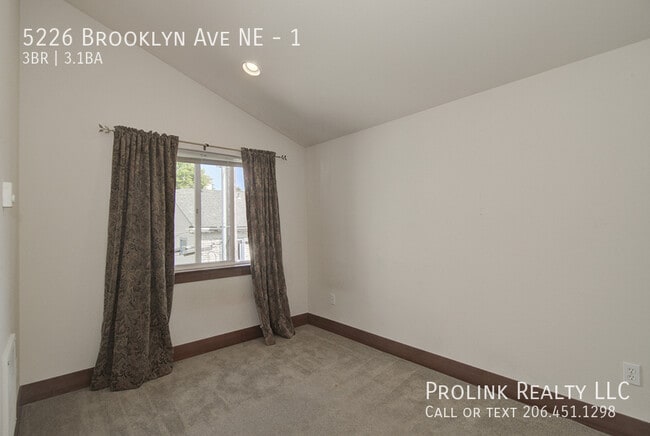 Building Photo - 5226 Brooklyn Ave NE