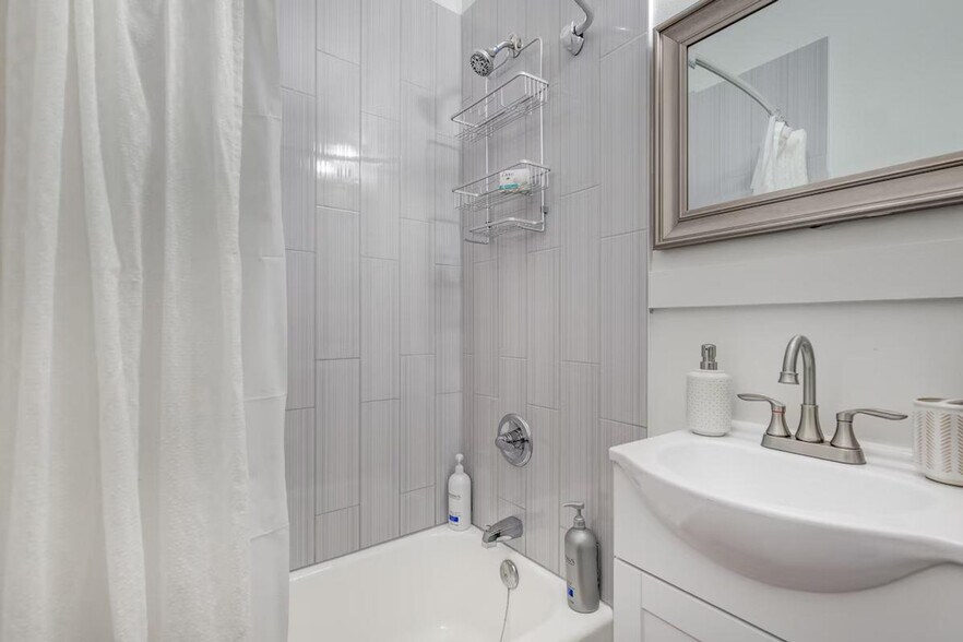 Building Photo - 1441 N Humboldt St