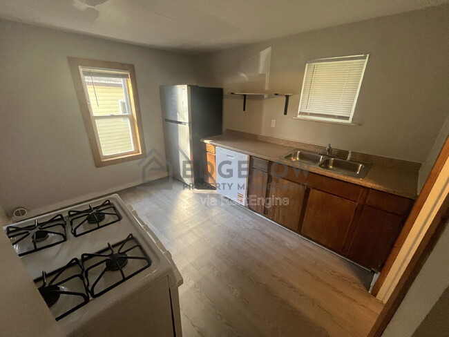 Building Photo - 1009 Quarry Ave NW