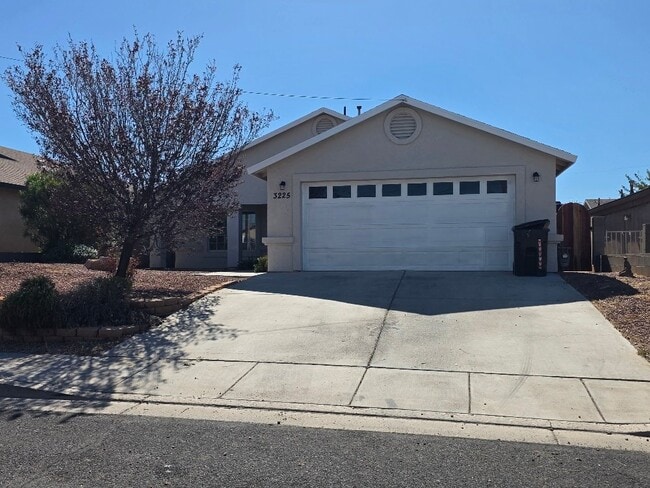 Building Photo - 3225 N Yavapai St