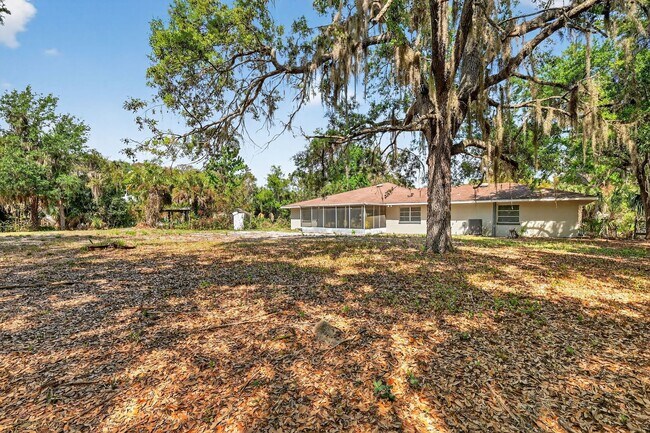 Building Photo - Fully Renovated Canal-Front Home on the Harris Chain of Lakes!