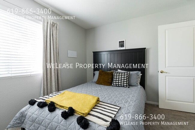 Building Photo - 2 bed 1 bath Sunny top floor end unit in G...