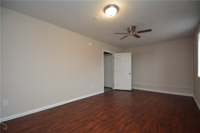 Building Photo - 4395 Nine Mile Point Rd - Unit N Rd