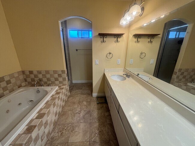 Building Photo - Beautiful 3-Bedroom Home with Solar and a Large Yard in Stevenson Ranch