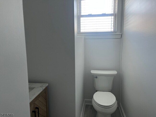 Building Photo - 114 E Main St