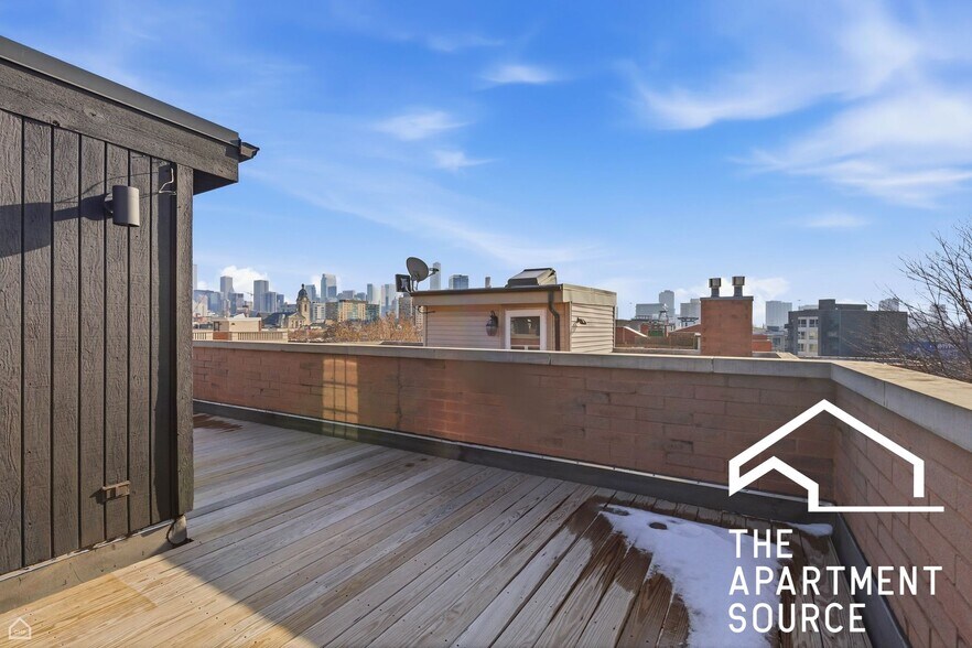 Building Photo - 952 N Racine Ave