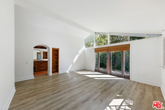 Building Photo - 6328 Frondosa Dr
