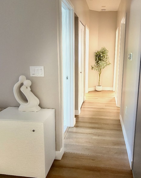 Building Photo - 8436 Oakdale Ave