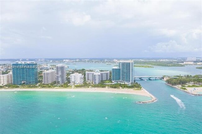 Building Photo - 10275 Collins Ave