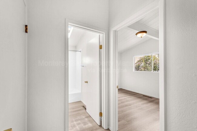 Building Photo - 215 Willow St