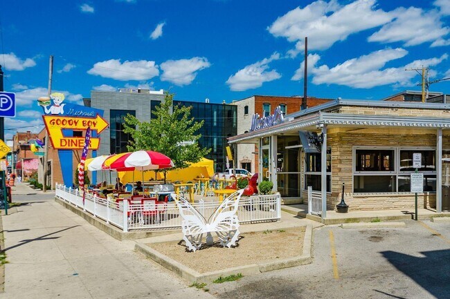 Building Photo - 854 N High St