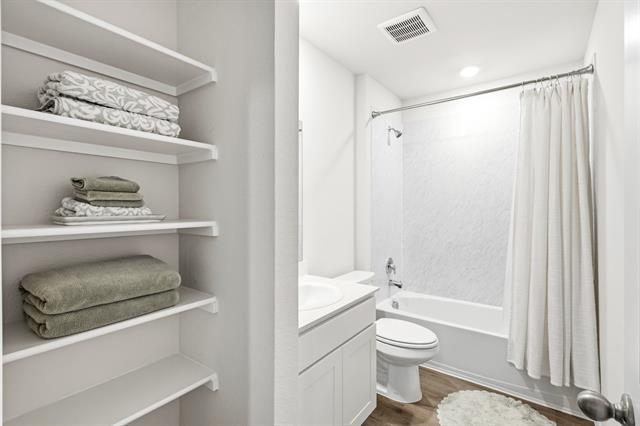 Building Photo - 4013 Pinebluff Ln