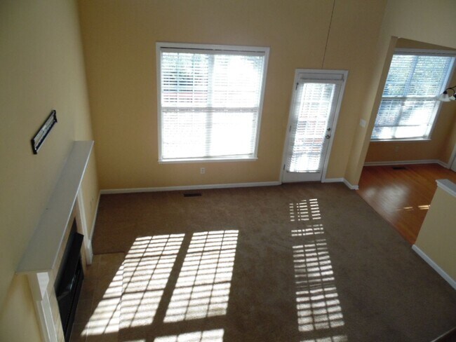 Building Photo - Stunning 4 bedroom with mother-in-law suite on main level