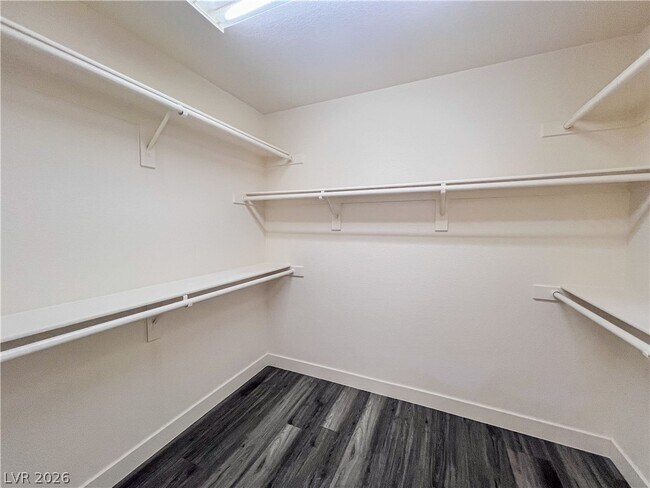 Building Photo - 8913 Kingswood Dr