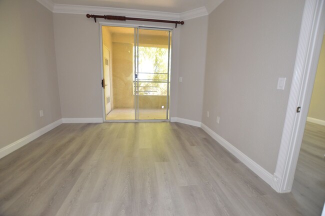 Building Photo - Meridian Unfurnished 2 Bd / 2 Ba Luxury Co...