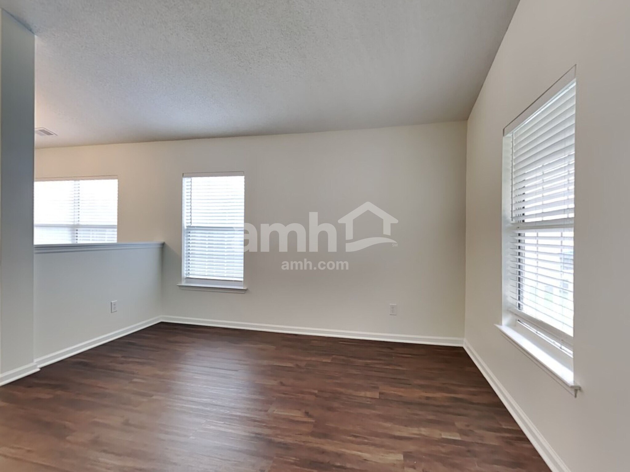 Building Photo - 114 Blue Jasmine Ln