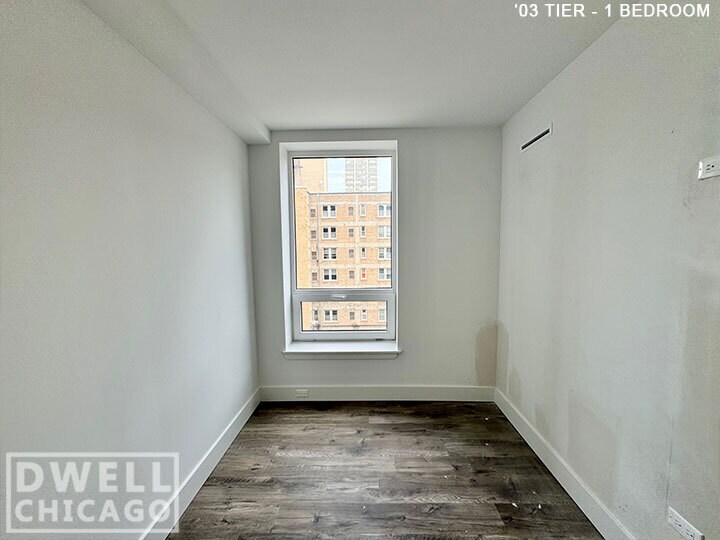 Building Photo - 901 W Carmen Ave