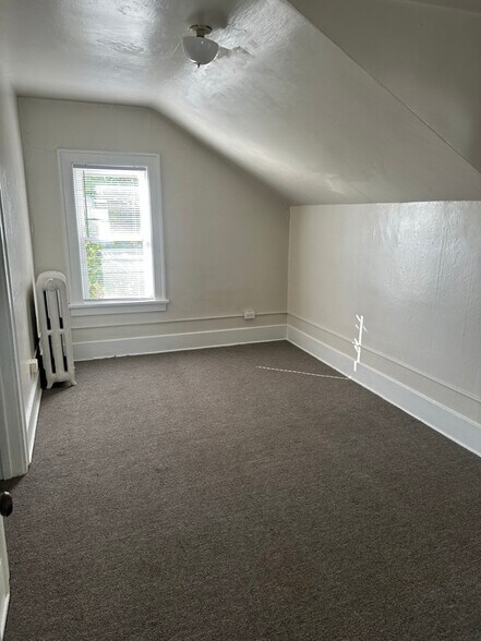 Building Photo - 906 Prospect Ave