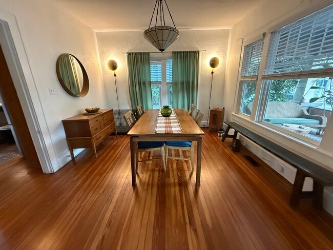 Building Photo - 557 7th Ave N