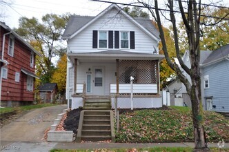 Building Photo - 979 Collinwood Ave