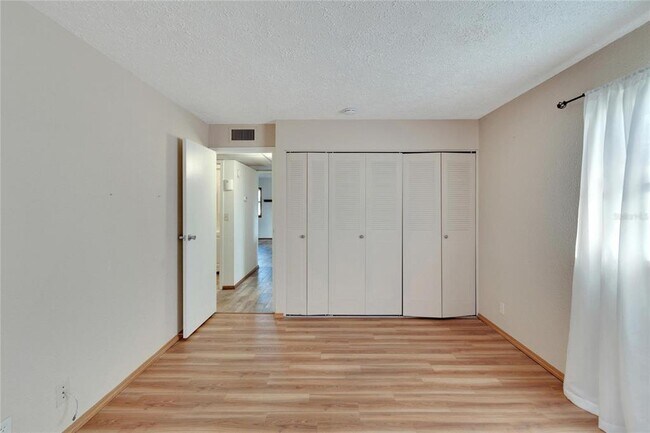 Building Photo - 202 Bedford Trail