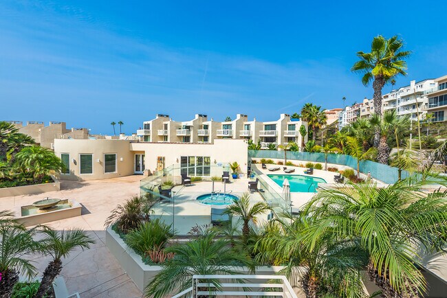 Building Photo - 7301 Vista del Mar