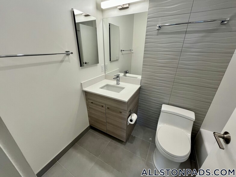 Building Photo - 1079 Commonwealth Ave