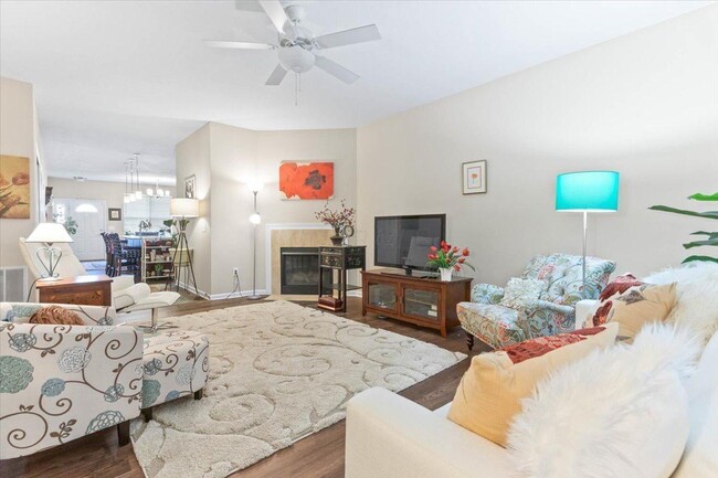 Building Photo - 224 Lake Cove Dr